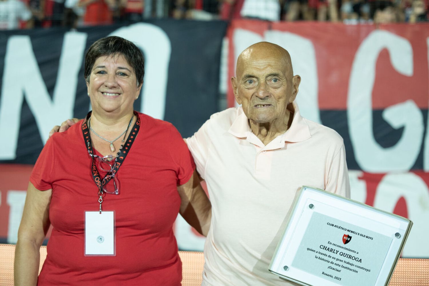 Newell´s homenajeó a Carlos Quiroga, masajista de Maradona y de extensa trayectoria en la Liga Venadense