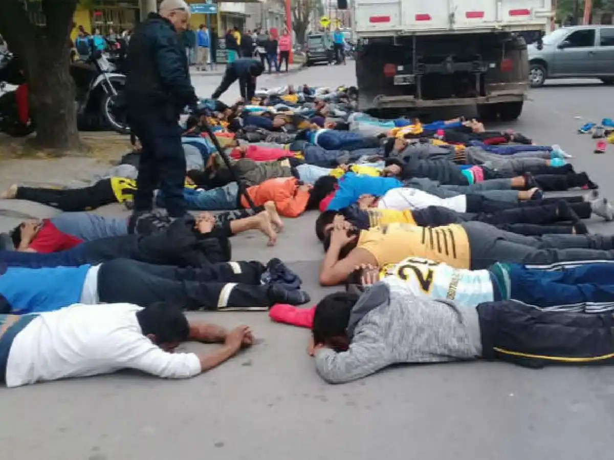 El entierro de un joven asesinado terminó con 38 detenidos