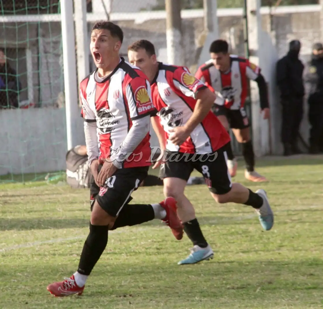 Desahogo del gol de Sportivo San Cayetano desde los pies de Mauro García