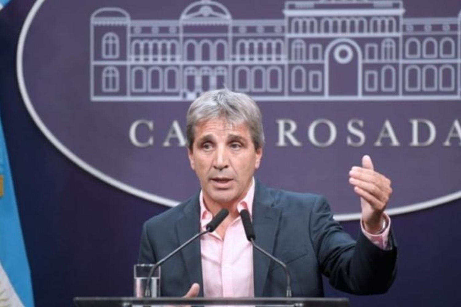 Caputo: "La gente va a tener que vender dólares para pagar impuestos"