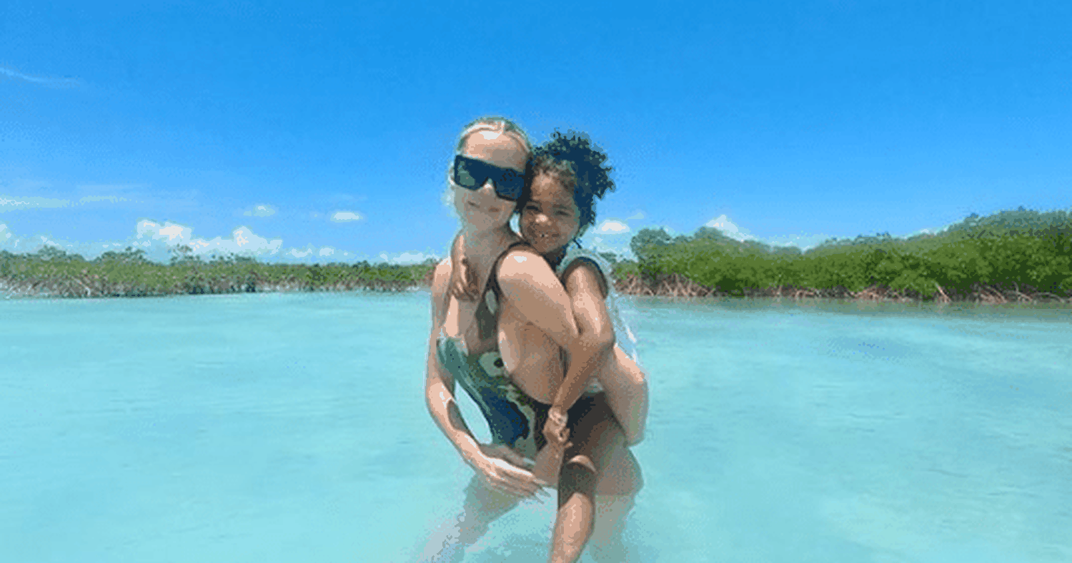Khloé Kardashian y su hija mayor. Foto Instagram