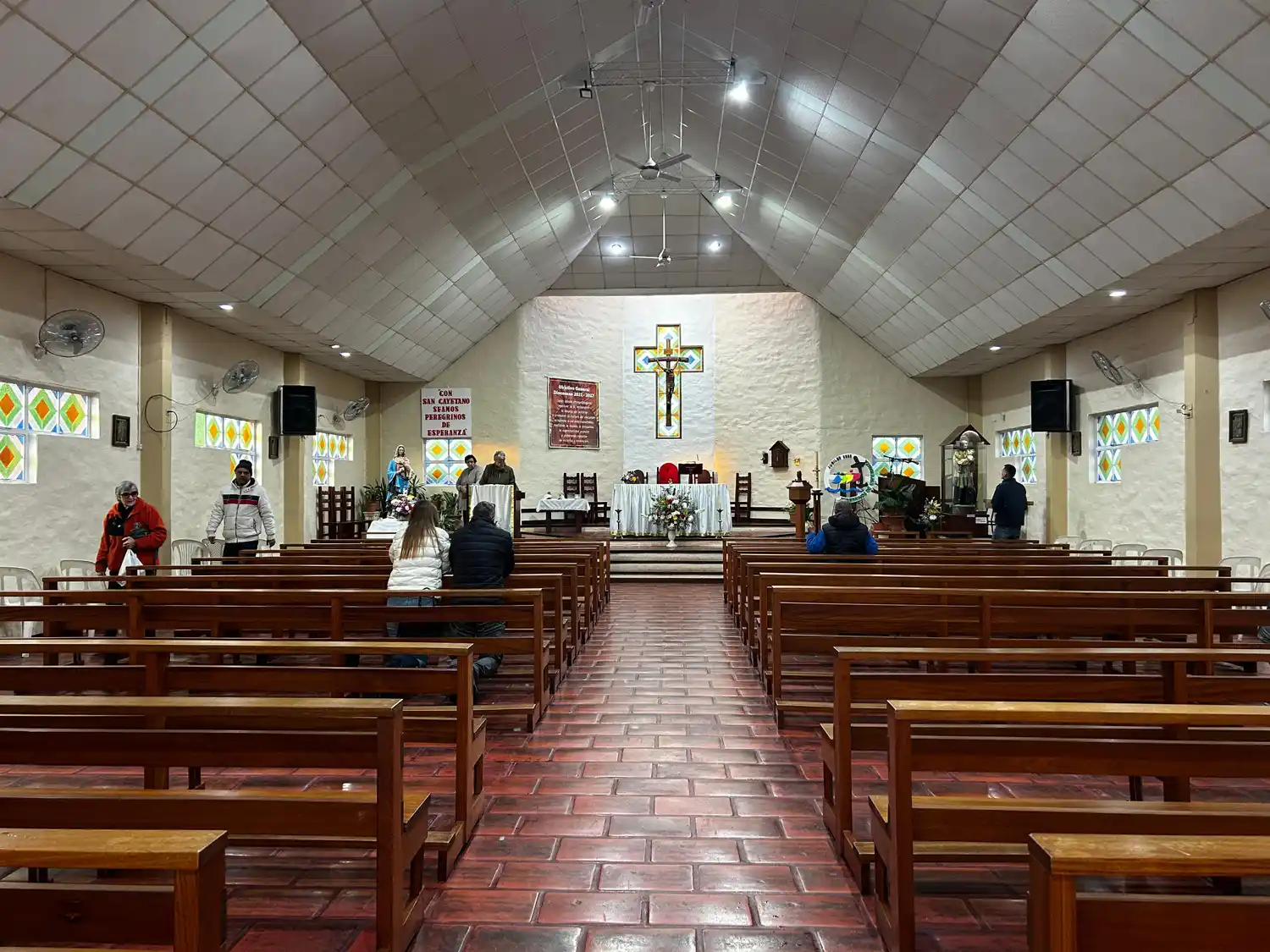 Con fe y esperanza, Rafaela peregrina hacia la Parroquia San Cayetano pidiendo pan, paz y trabajo - 4