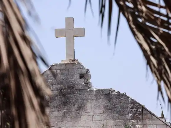 El Papa expresó su pesar por las víctimas del ataque a la parroquia en Gaza