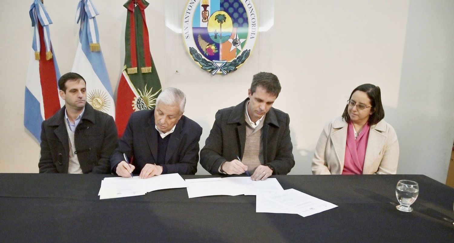 Cresto y Lauritto firmaron un convenio para  fortalecer las cuencas ribereñas del río Uruguay