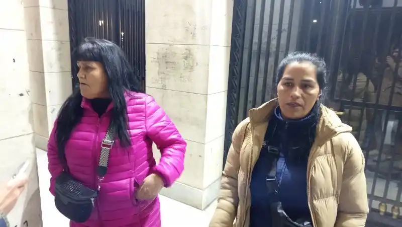 La madre y la hermana desconfían de la policía