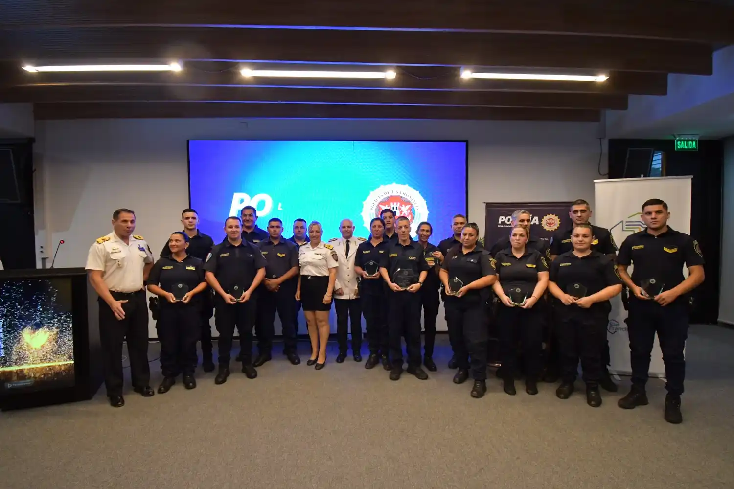 Se otorgaron distinciones a diferentes efectivos policiales en reconocimiento a su labor.