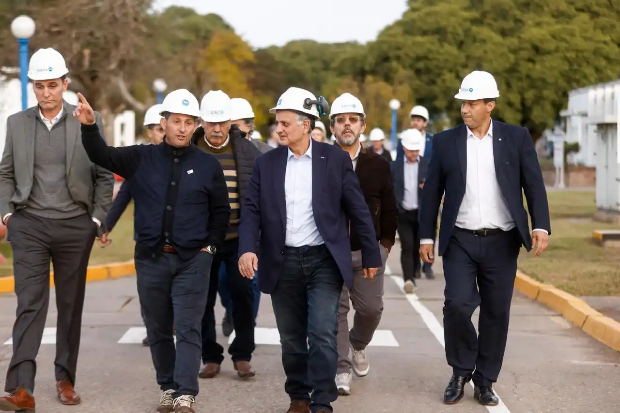 Horacio Marín recorrió las instalaciones de Santa Fe BIO, donde avanza la reconversión de la ex Refinería San Lorenzo.