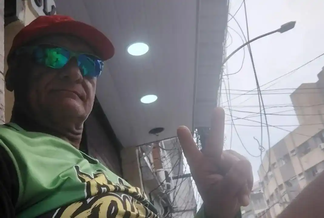 El acusado reside en el exterior desde hace dos años.