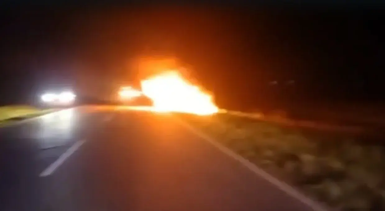 Incendio de una camioneta en la Ruta 228: no hubo heridos