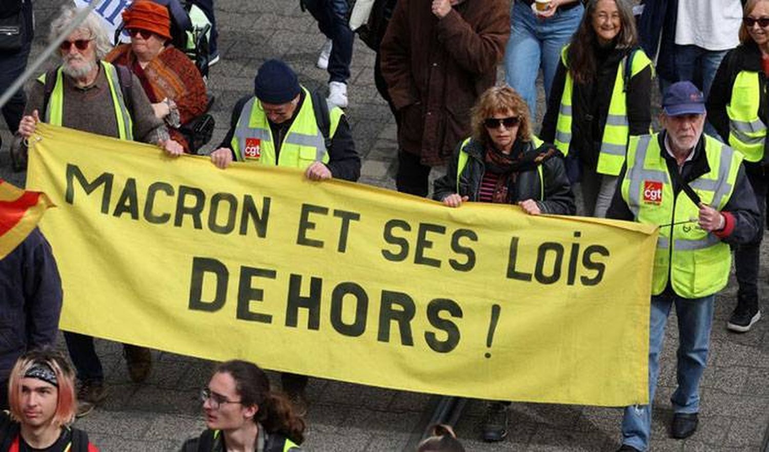 Crece la tensión en Francia y Macron rechaza convocar a un referéndum