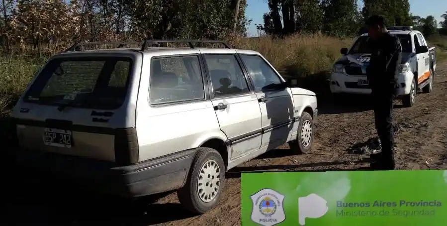 Hallan vehículo en estado de abandono y no tendría faltantes