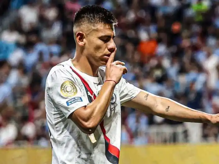 El "diablito" Echeverri se va del Manchester City: cuál es su destino