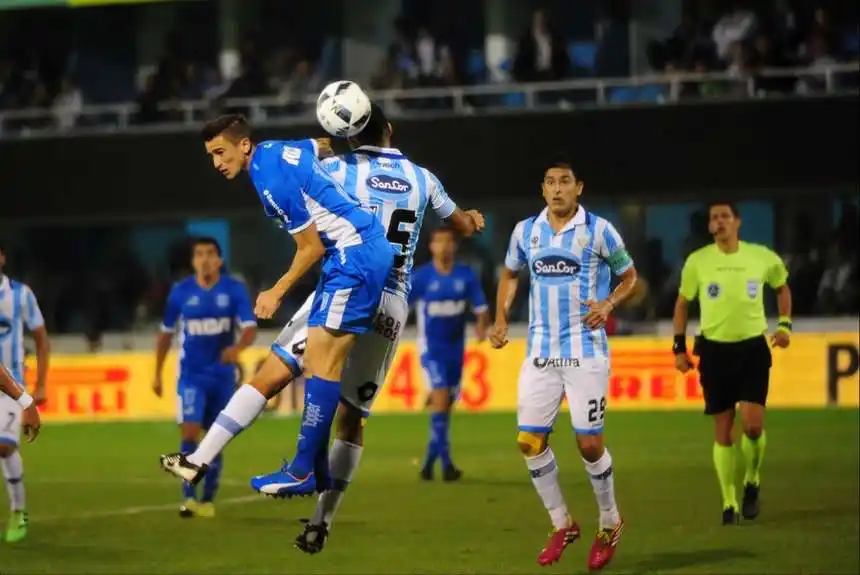 Racing sufrió sus limitaciones defensivas y cayó con Rafaela