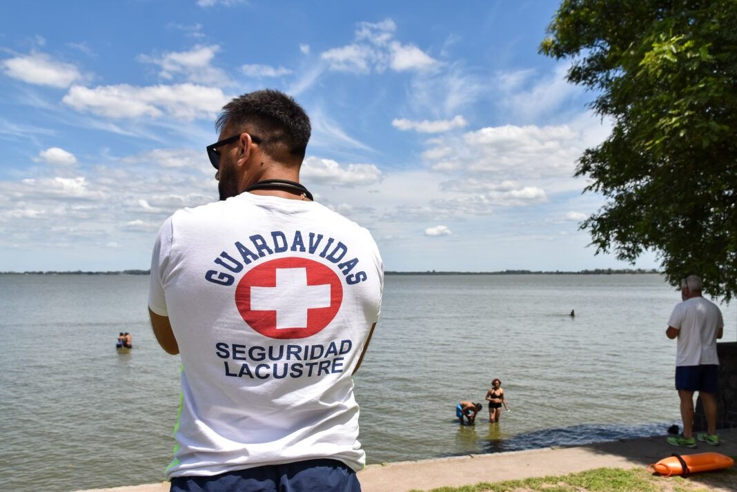 Hay 16 guardavidas custodiando la costa