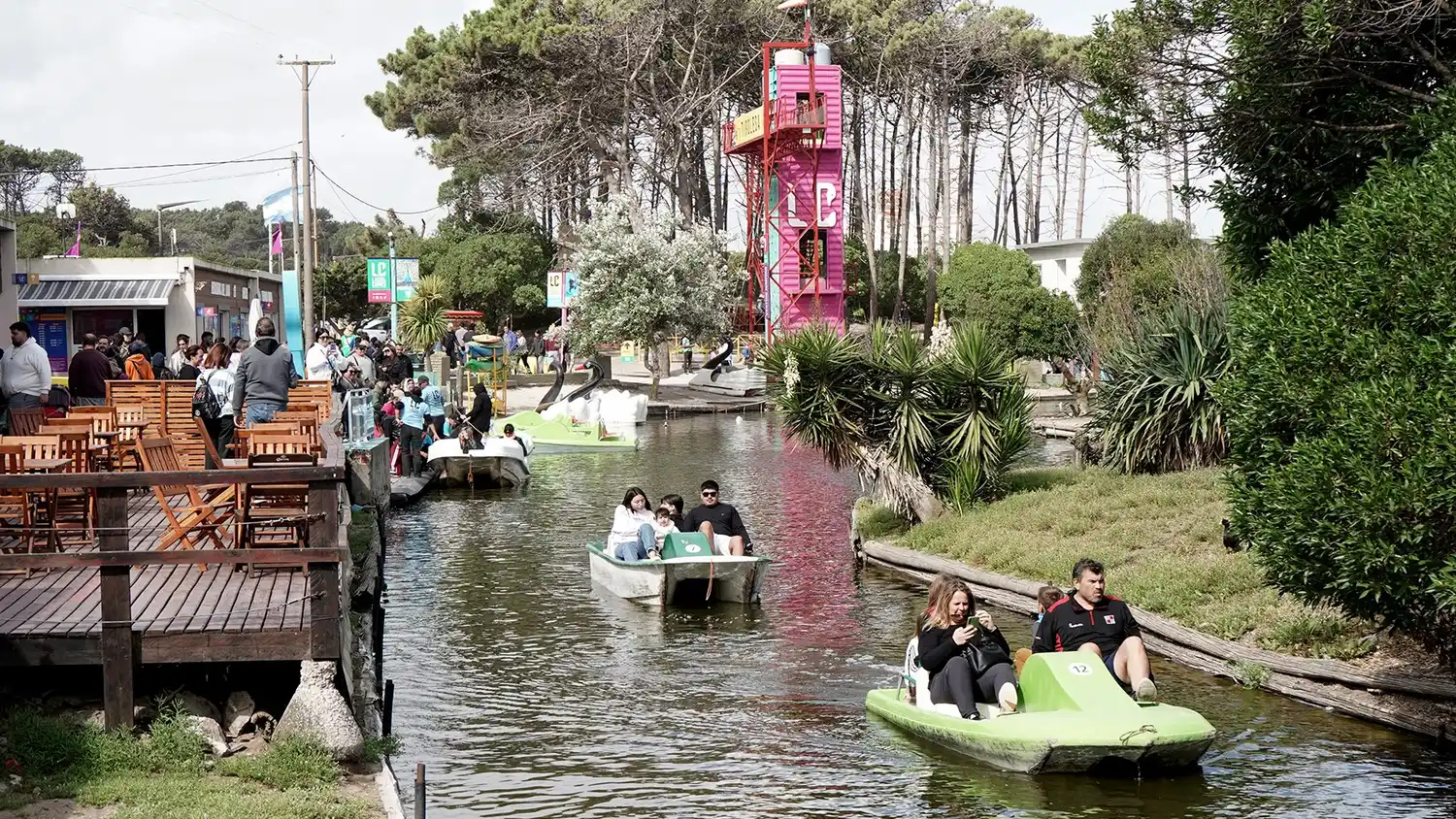Paseos. Los turistas aprovecharon pese a la baja temperatura del fin de semana