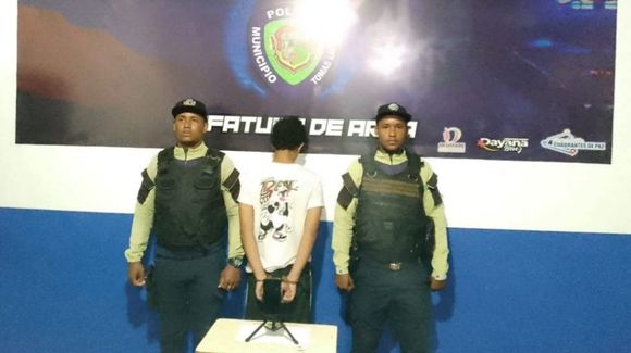 OFRECÍA DINERO A ADOLESCENTES VESTIDOS CON UNIFORME ESCOLAR: capturaron a tiktoker que estaría vinculado a retos virales