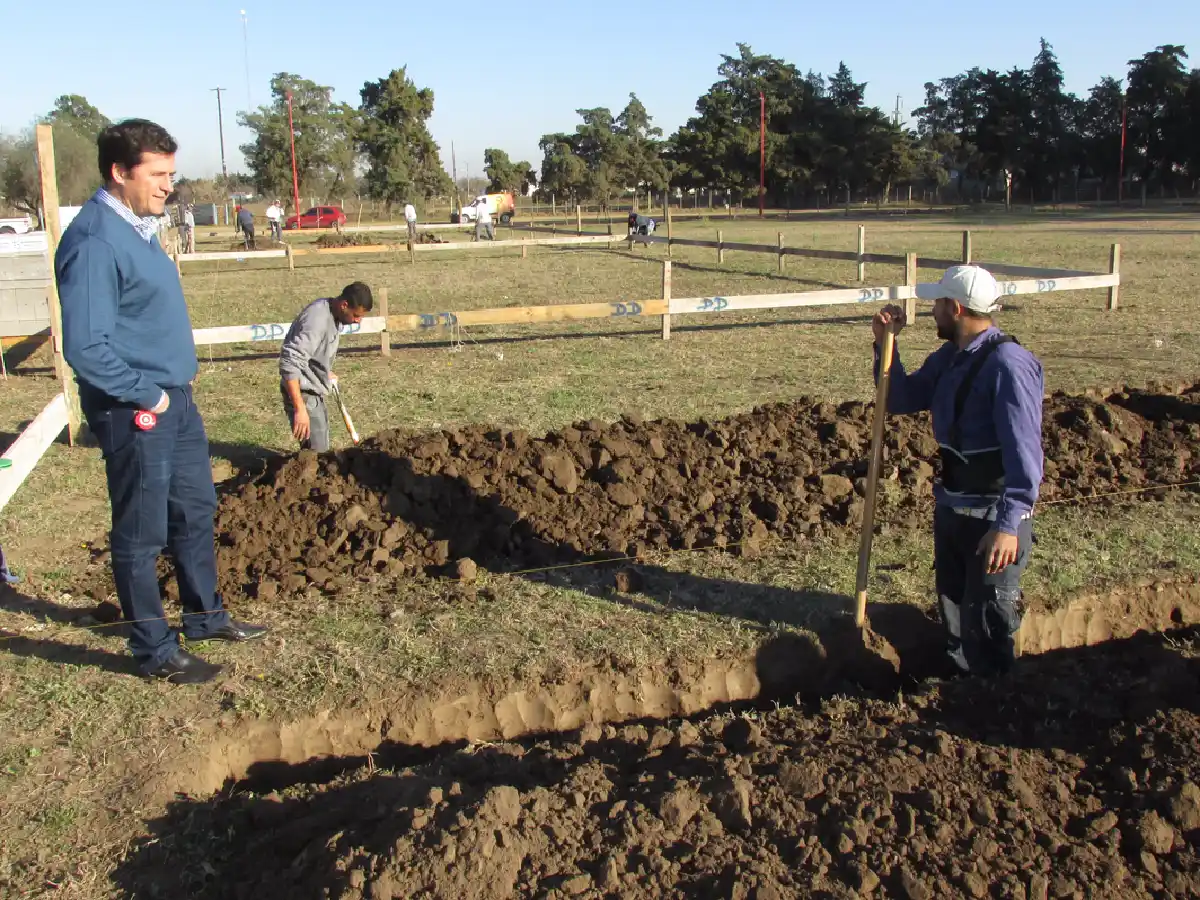 Arroyito: se construyen 30  nuevas viviendas en terrenos adquiridos por el municipio      