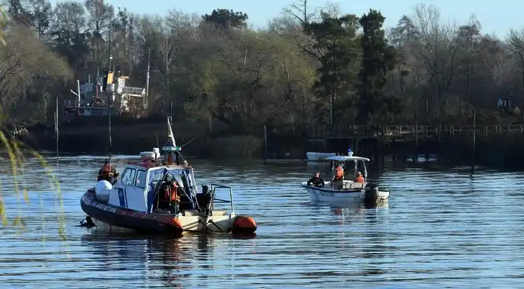 Una lancha con tripulantes alcoholizados chocó a un bote: hallaron uno de los cuerpos