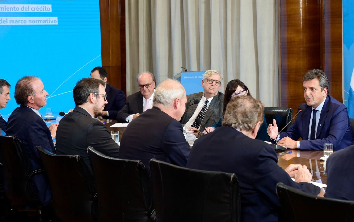 Sergio Massa junto a presidentes de bancos públicos y privados