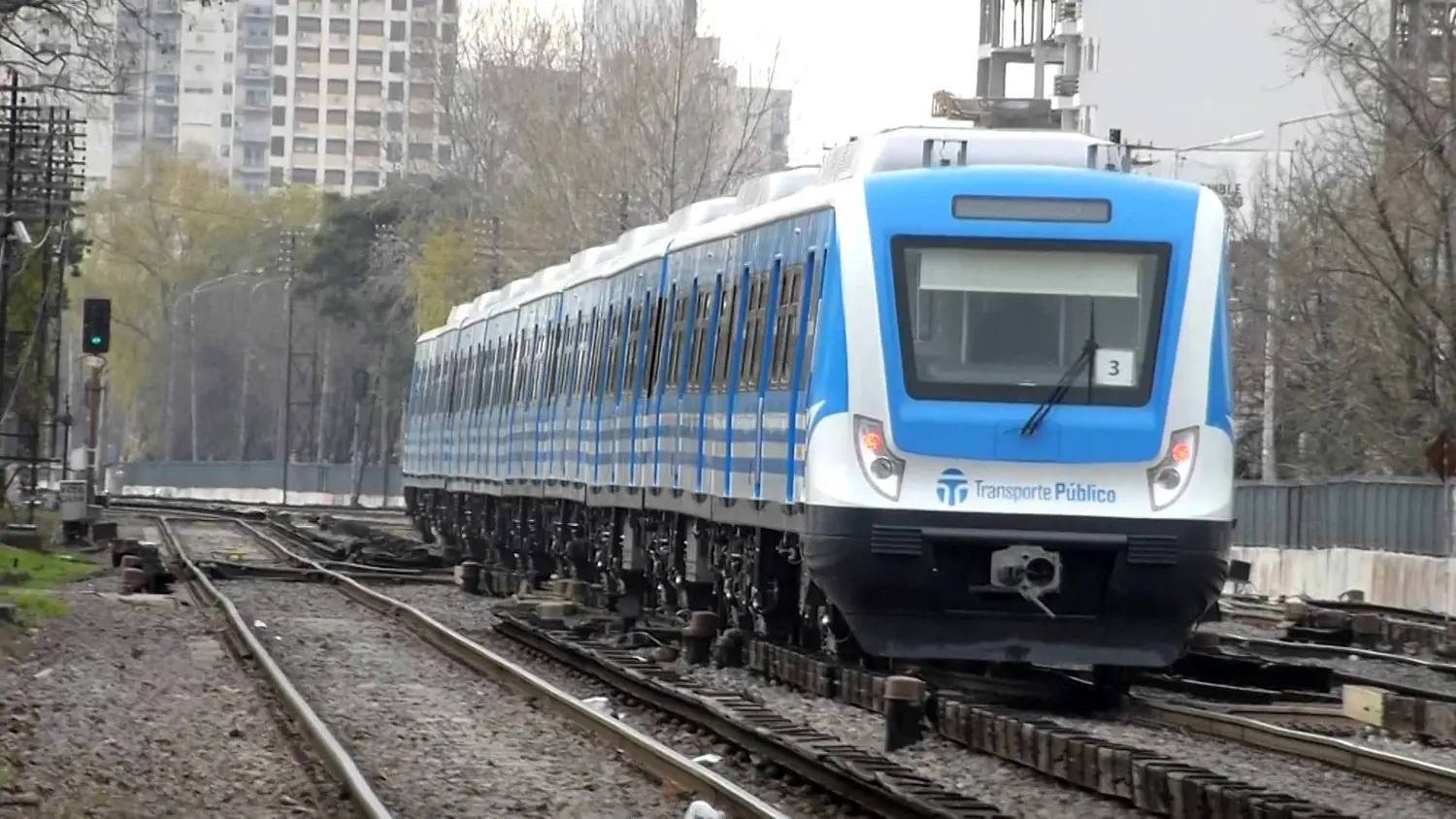El tren Sarmiento retomó todos sus servicios tras las obras del fin de semana largo: ¿Qué mejoras se hicieron?