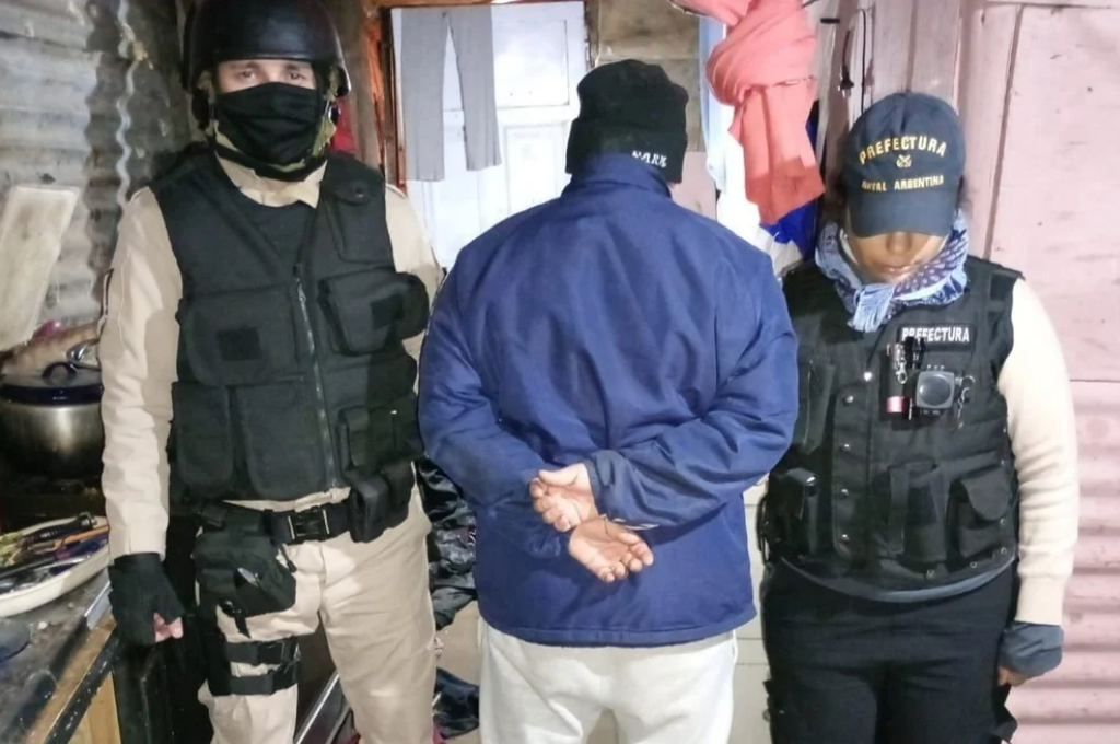 Uno de los detenidos en Alto Verde es un conocido barra de La Negrada. Foto: Prensa PNA