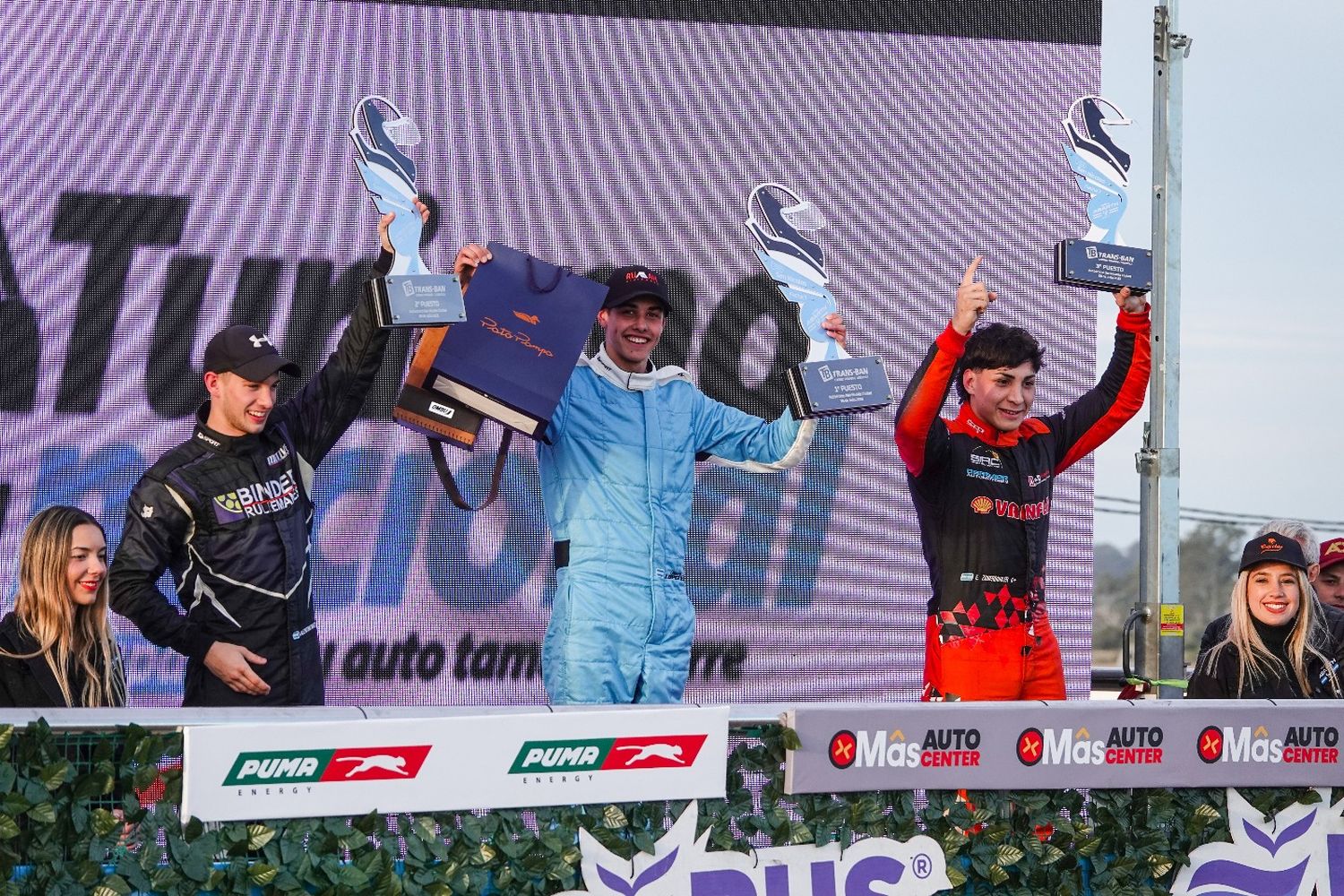 Nazareno López hizo doblete y ganó las dos finales de la Copa Abarth en San Nicolás