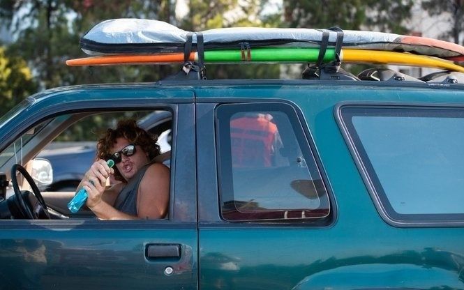 Video: El surfer demorado en Panamericana por violar la cuarentena fue acompañado a su casa pero se escapó apenas se fue la policía