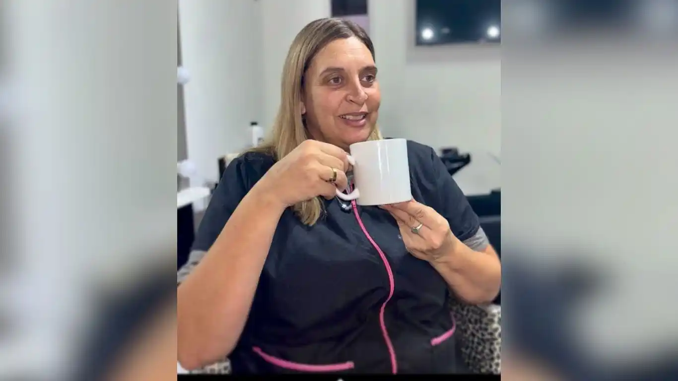 “Cuidar la voz es fundamental”, dice Vanina quien mantiene hidratadas sus cuerdas vocales