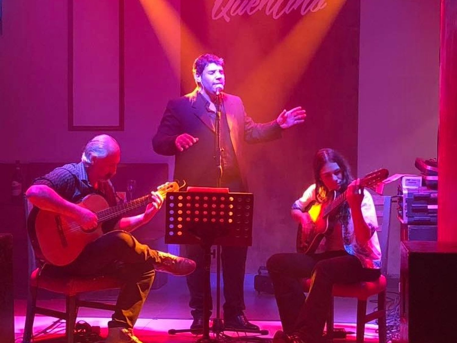 Emilio Faiad (centro), contará con el acompañamiento de otros cantantes.