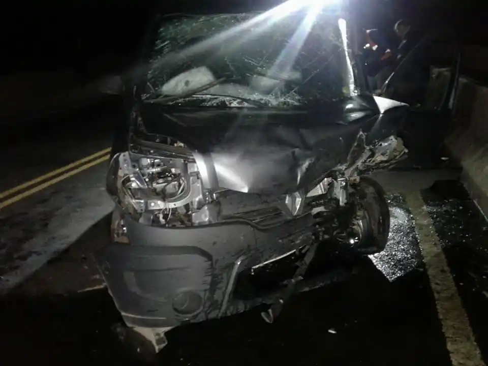 Dos mujeres graves por choque frontal en la ruta Victoria-Rosario