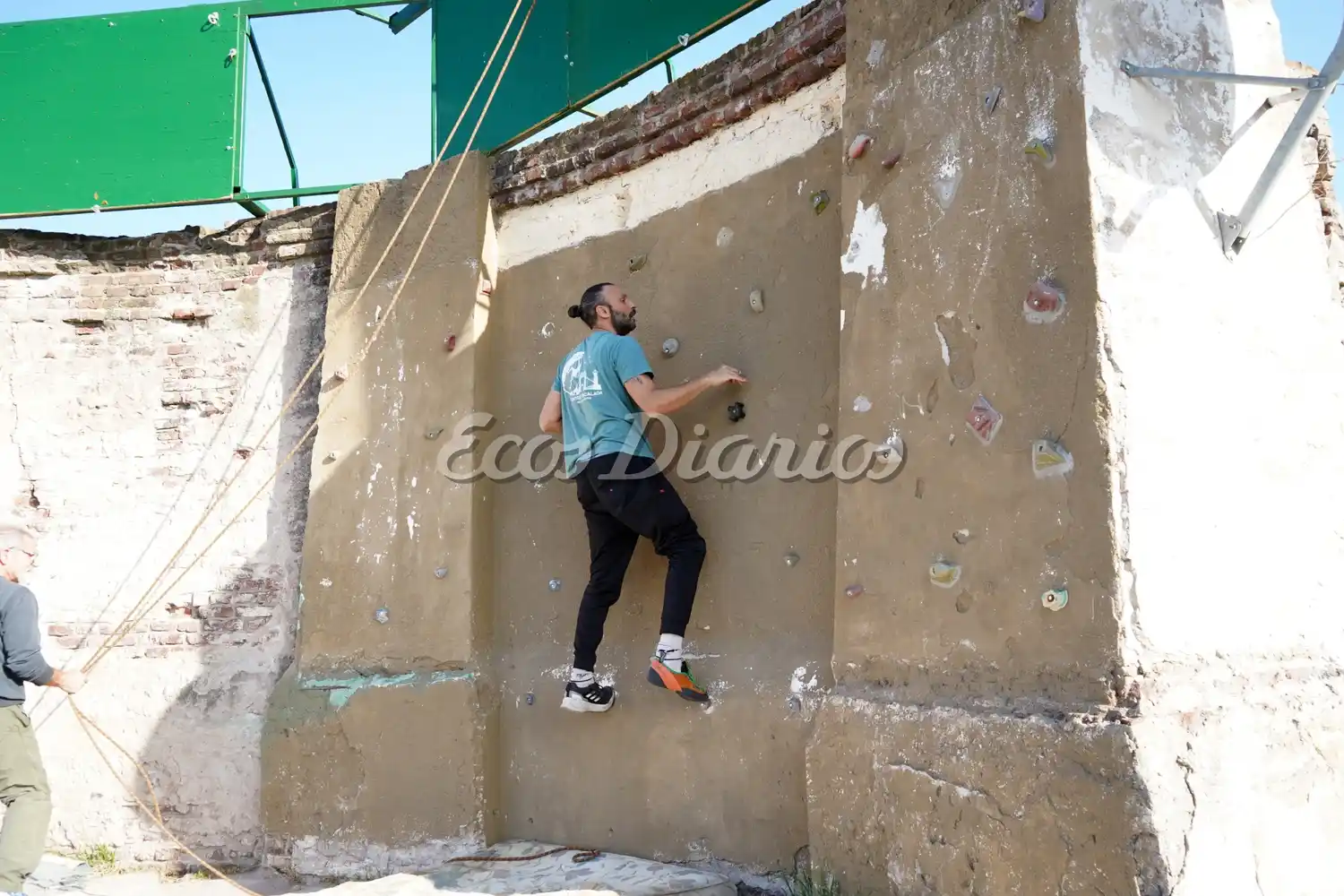 Muro exterior de escalada en el Club Náutico