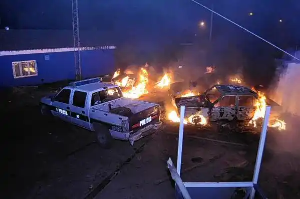 Violenta pueblada en Monte Hermoso tras hallar muerta a Catherine Moscoso