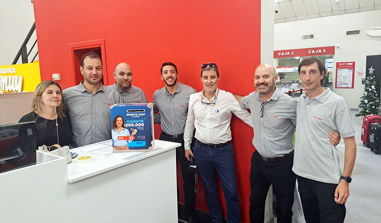 El equipo de Fava junto a Fernando, de Ecos Diarios