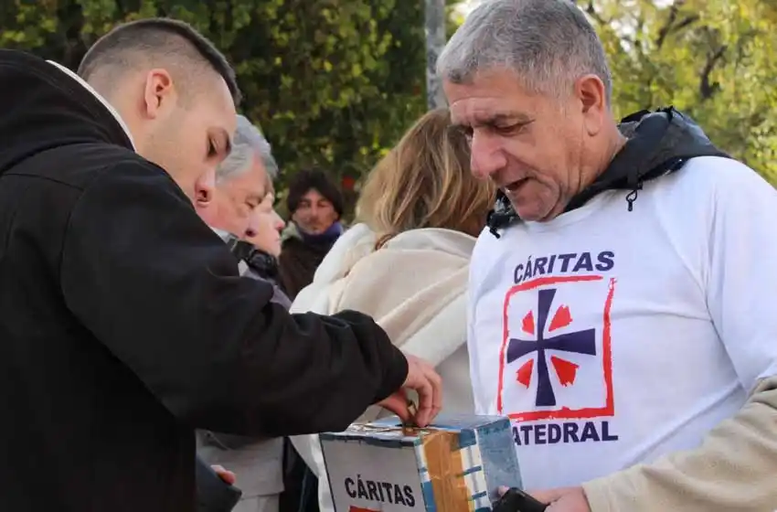 Cáritas: aplican tratamientos de sanitización para las donaciones de indumentaria