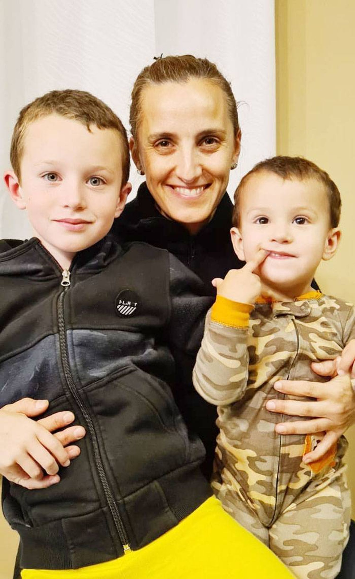 Mamá bombera:  El amor a su familia convive  con el compromiso social
