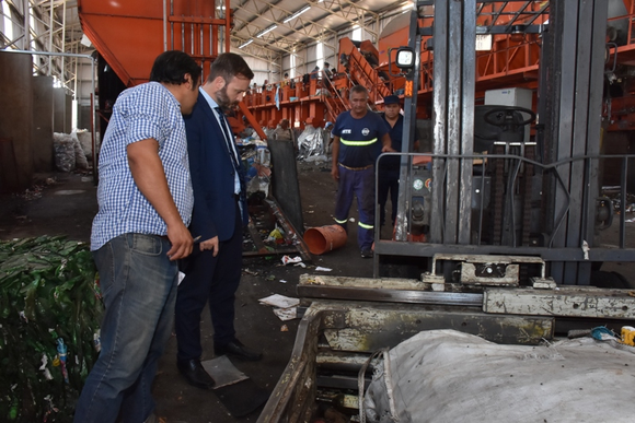 El intendente Azcué recorrió las instalaciones de la planta de reciclaje 