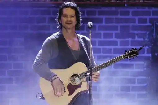 Arjona tendrá su película y llegará a la Argentina en octubre
