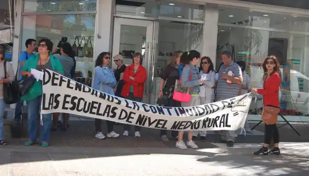 Los docentes se manifestaron en pleno centro de la ciudad