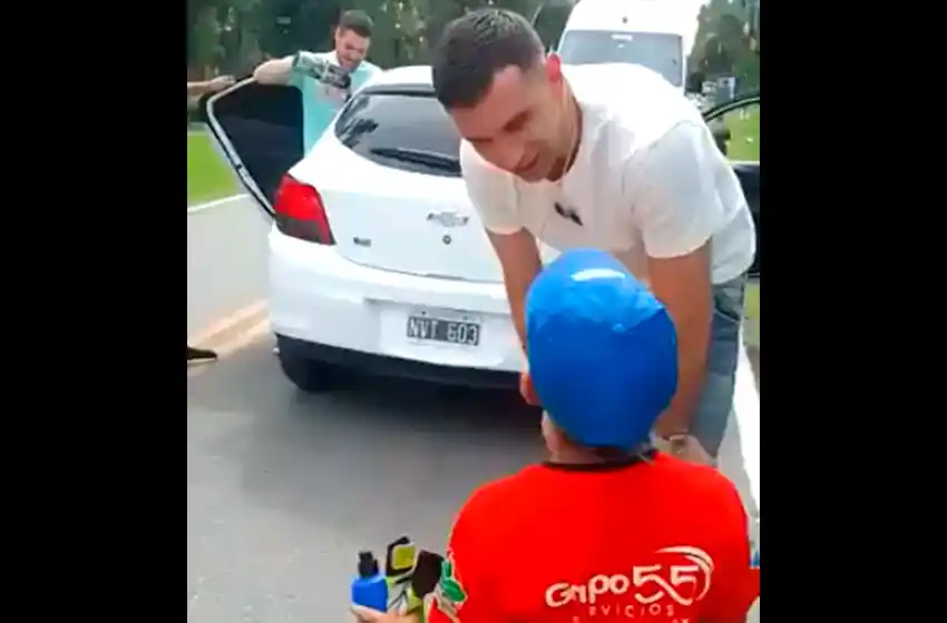 El "Dibu" y un gesto gigante