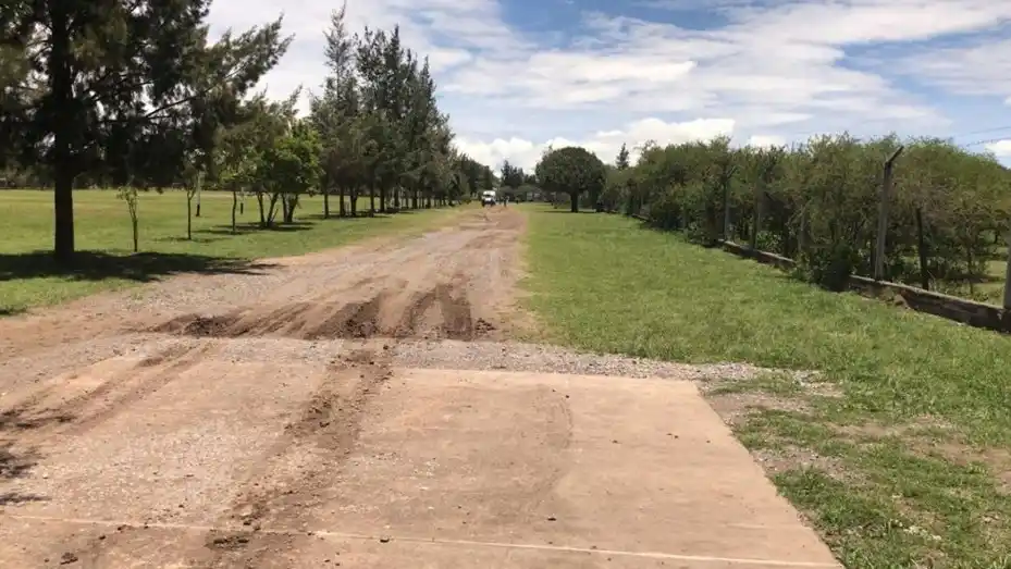 Encontraron a una joven de 16 años muerta a golpes en el baño de una cancha