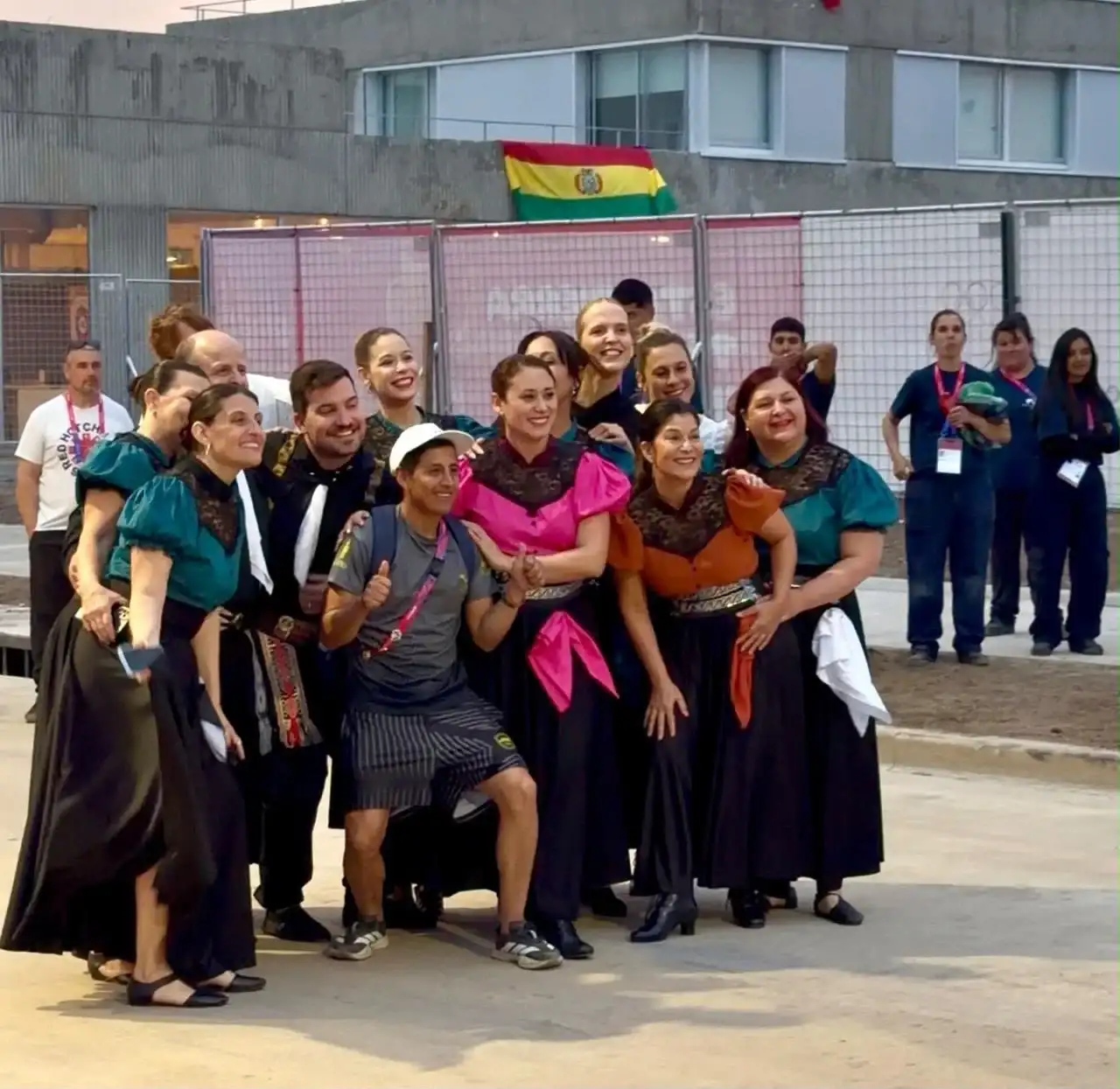 La Villa Suramericana de Rafaela vibró con una peña folklórica improvisada - 2