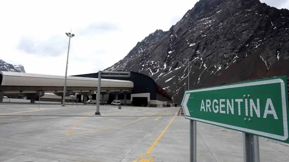 El Gobierno autorizó el ingreso de chilenos a través de tres pasos fronterizos
