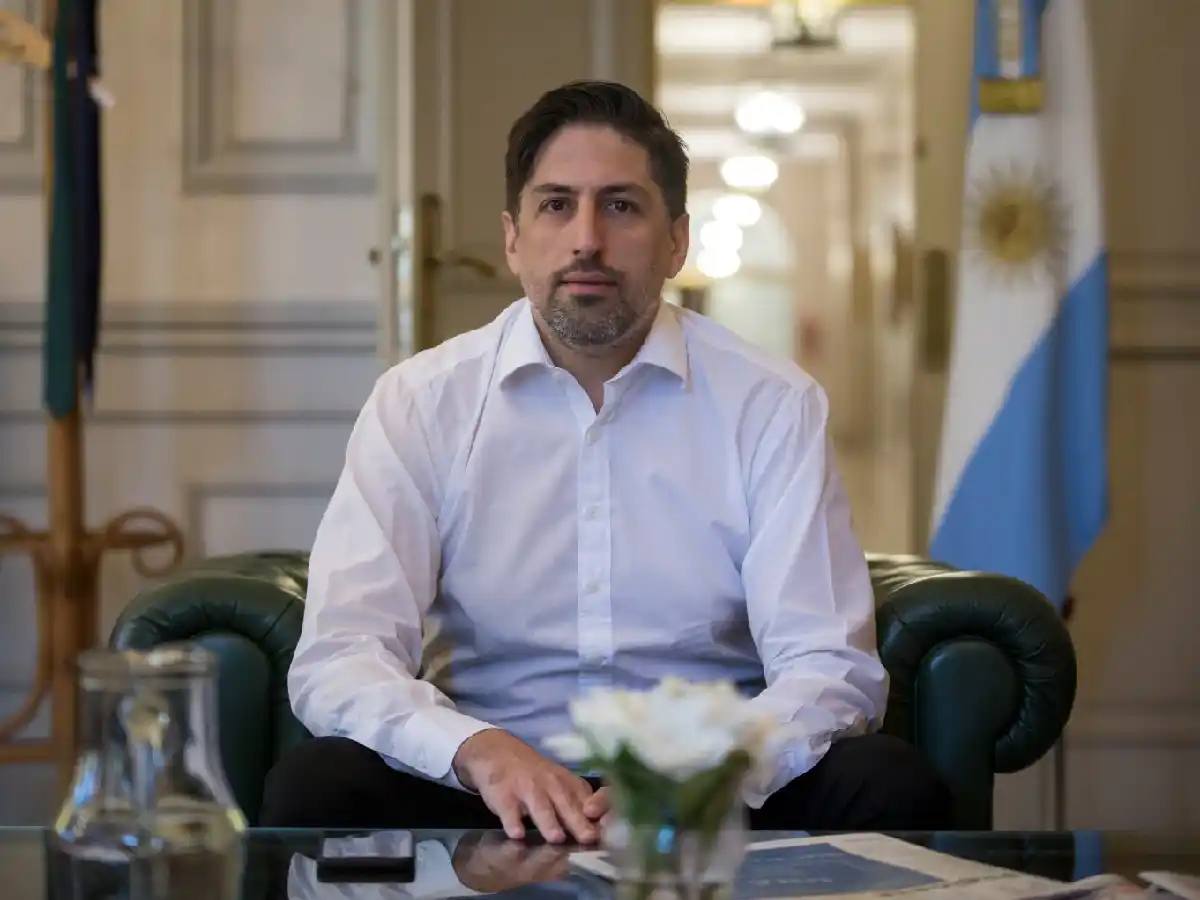 Trotta: "Planificamos extender el ciclo lectivo hasta abril del 2021" para el último año de la secundaria