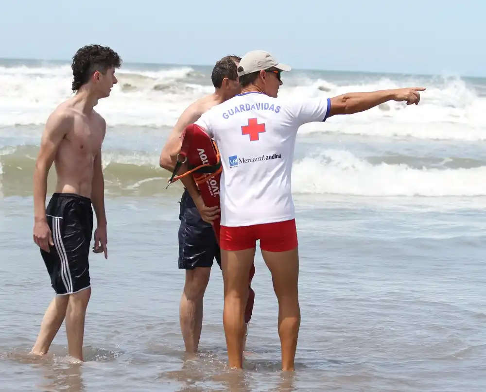 Los guardavidas deberán homologar sus libretas para trabajar en la provincia de Buenos Aires