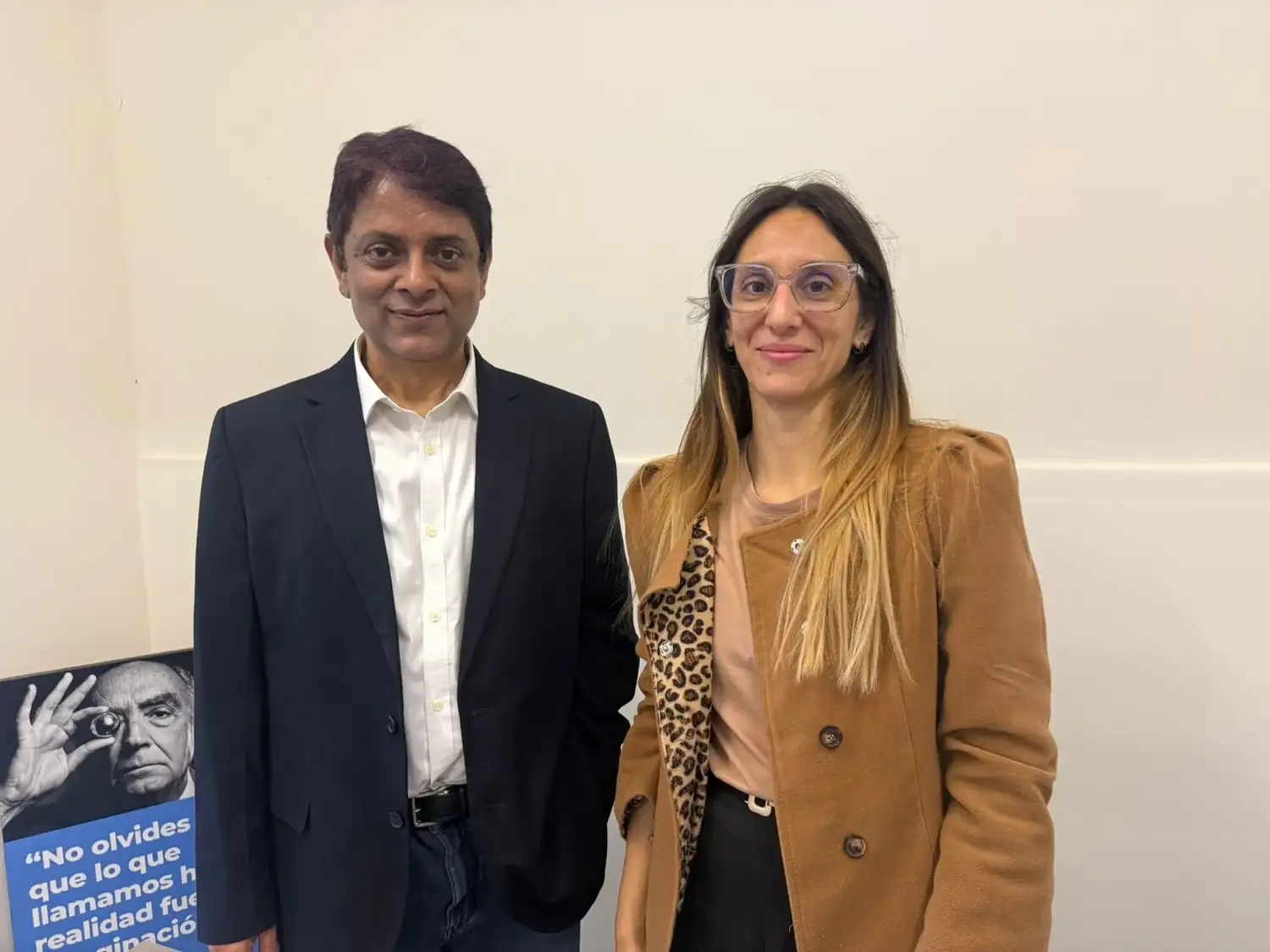 Sunil Khanna, CEO de Songdew, junto a Mariana Binder, representante de Songdew en el país.