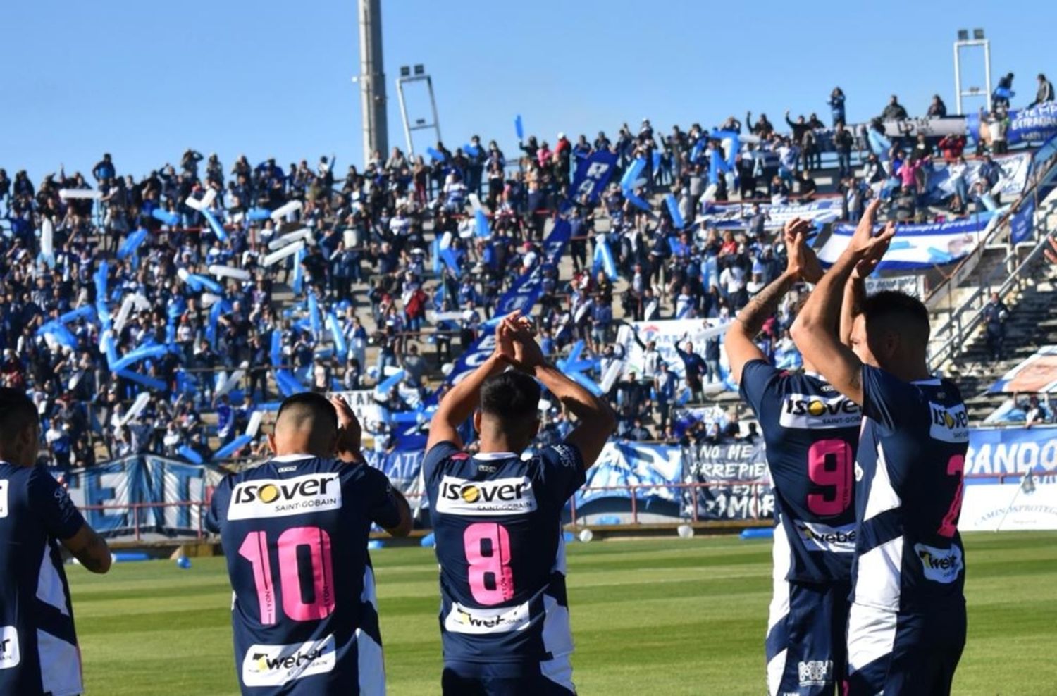 Alvarado no pudo ganar en el reencuentro con su gente