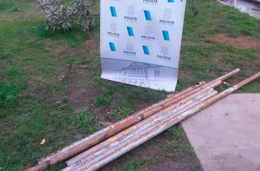 Los atrapan tras robar caños del vallado del patinódromo municipal