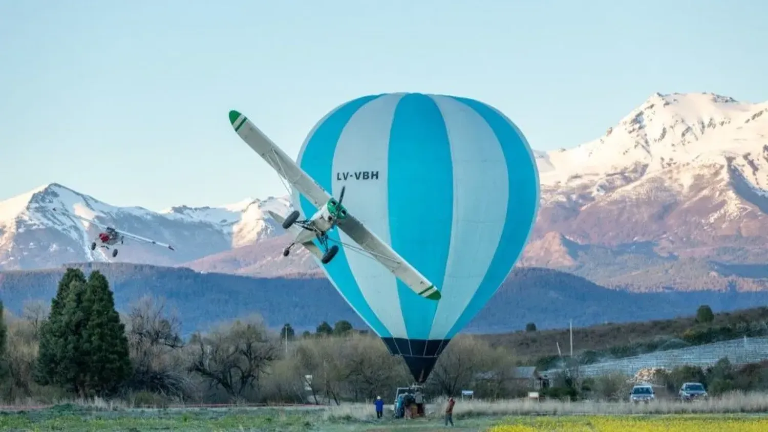 [Aviación General] Trevelin mágico: vuelos en avión y globo aerostático sobre campos de tulipanes en la Patagonia