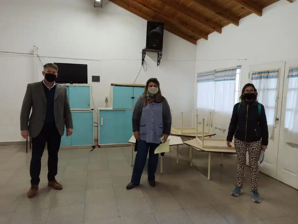 El Consejo Escolar avanza con la entrega de nuevo mobiliario en 22 escuelas