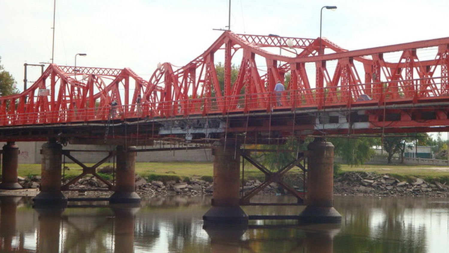 Rescataron el cuerpo de un adolescente que se arrojó del puente Méndez Casariego